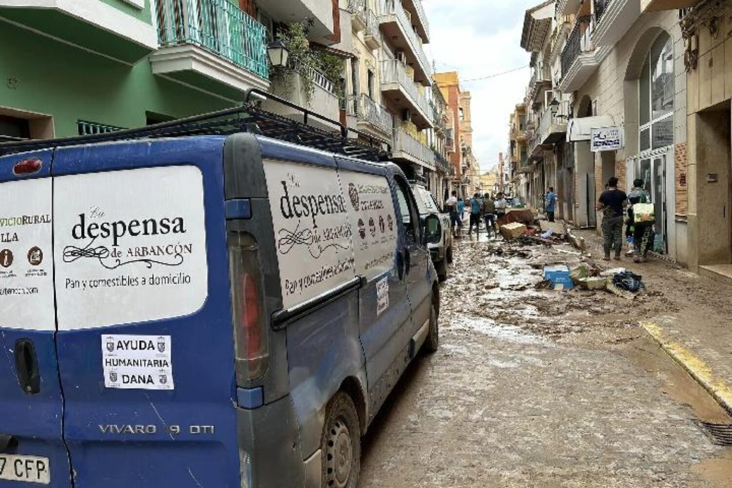 LA AYUDA DE ARBANCÓN LLEGO A LAS CALLES DE  VALENCIA AFECTADAS POR LA DANA