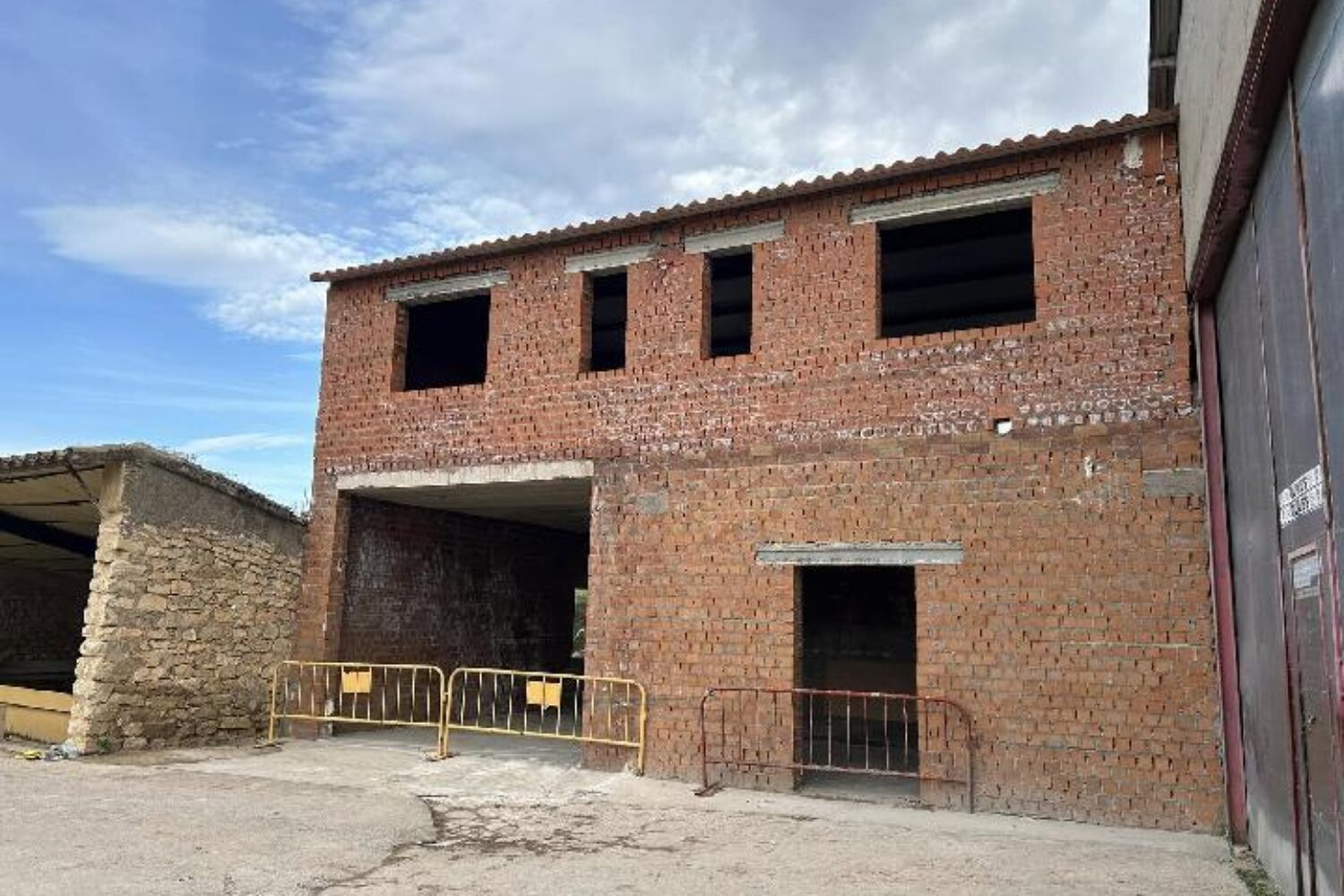 CONCLUIDA LA SEGUNDA FASE DEL ALMACEN MUNICIPAL Y FUTURO MINI VIVERO RURAL DE EMPRESAS