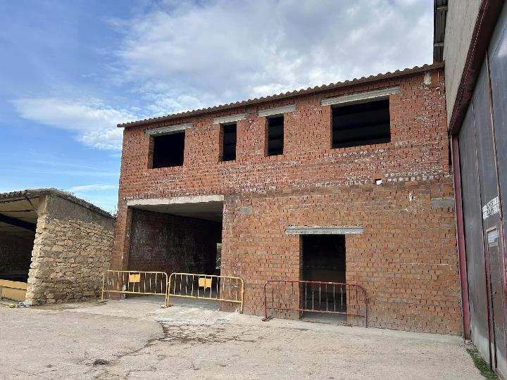 Lee más sobre el artículo CONCLUIDA LA SEGUNDA FASE DEL ALMACEN MUNICIPAL Y FUTURO MINI VIVERO RURAL DE EMPRESAS